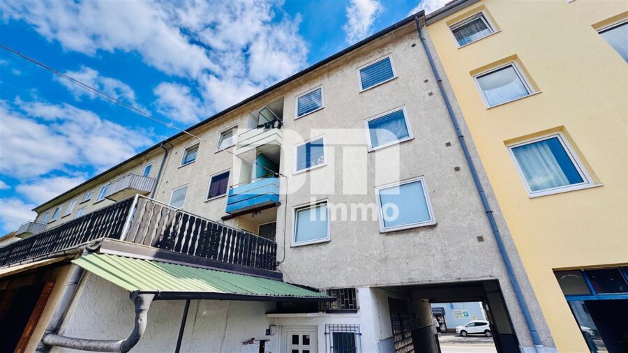 Modernisiertes Mehrfamilienhaus mit 8 Wohneinheiten und 2 Gewerbeflächen - Rückansicht